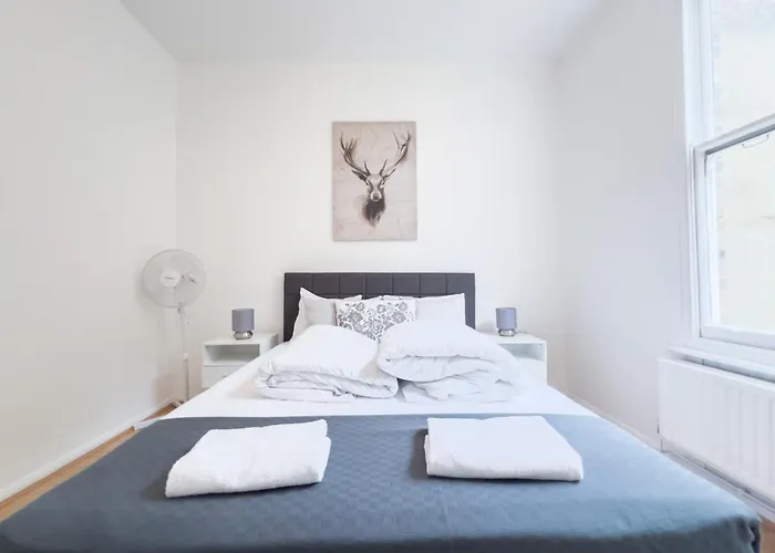 Pleasant 1 Bedroom Camden Apartment -On 1St Floor